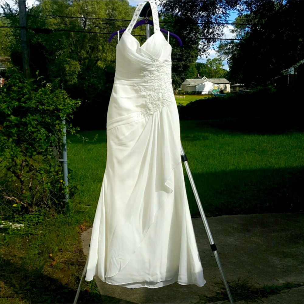 Beautiful Beaded Ruched Wedding Gown! ❤️ **PLESE MAKE OFFRR.+*+